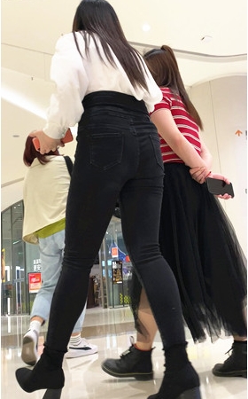 高腰黑牛仔裤美女