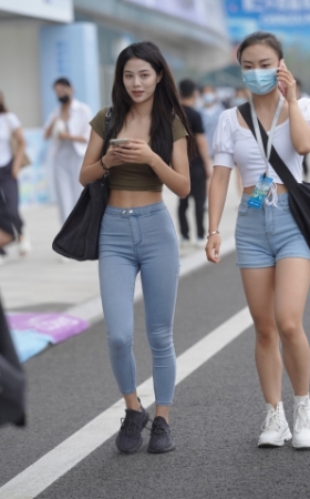 紧牛美女