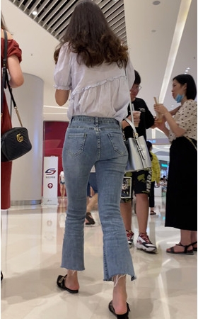 紧身牛仔小姐姐