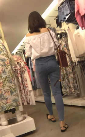 长相甜美的小美女