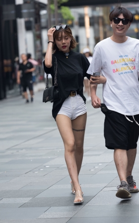 墨镜美女