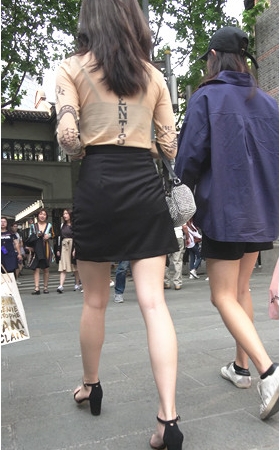 黑色高腰裙妹子