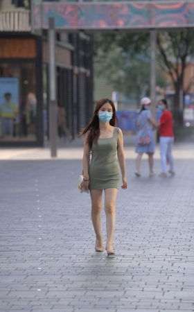 连体包臀裙妹子
