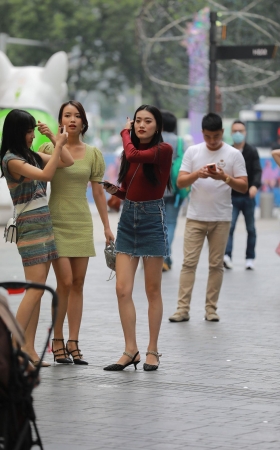 红衣小姐姐
