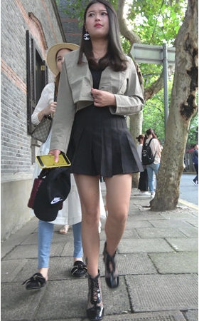 黑色短裙美女小姐姐