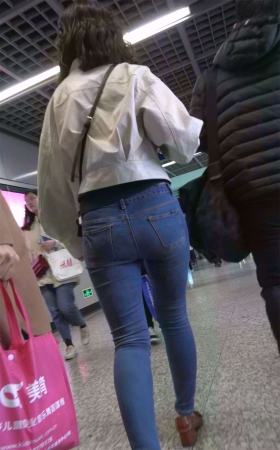 紧身牛仔美女