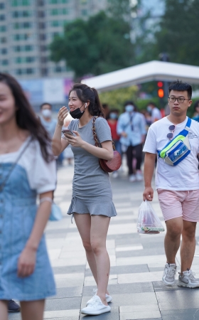 清秀乖巧的女孩