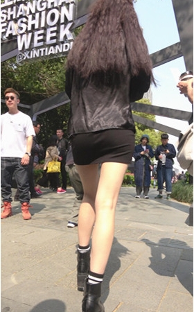 黑色包屯裙妹子