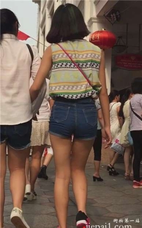 街拍牛仔热裤美腿运动鞋学生妹 [1.19 GB]