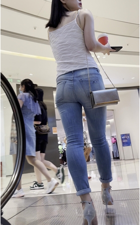 紧牛美眉