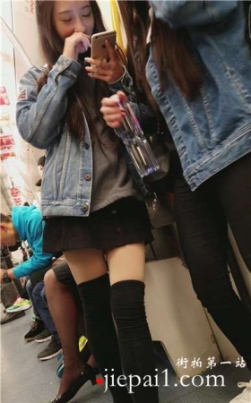 4k-地铁上拍摄极品超短裙美女，身材正点颜值高。
