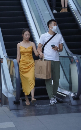 210622-6 黄裙女友