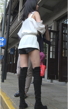 长腿黑色高靴美女