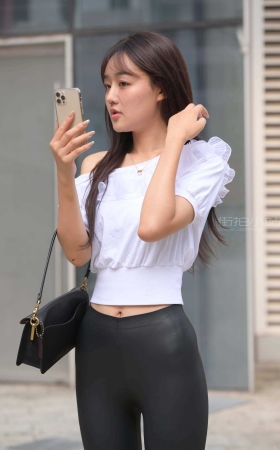 [魂魂专区] 只是朋友吗？ 【图片➕视频】<font color=red> [10P]</font>