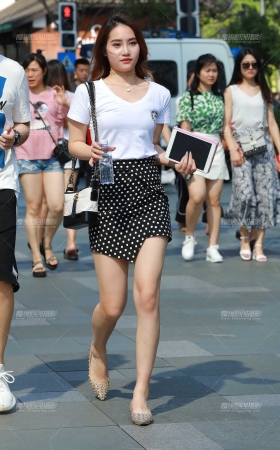 圆点包臀裙，性感女友 [13P]