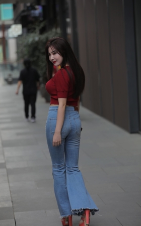 极品紧牛韵味美女
