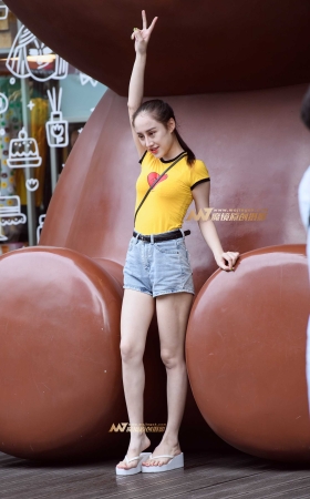 白皙长腿美女 [16P]