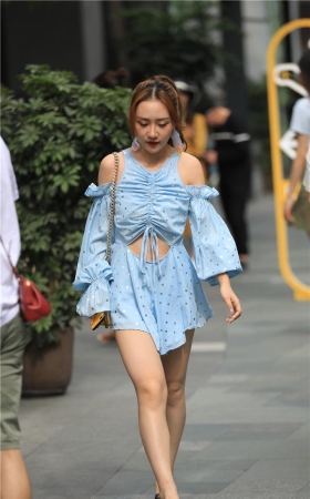可爱白嫩大眼美眉原版套图+视频MJ286[1.09G]
