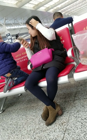 黑色丝袜长发美眉