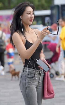 牛仔裤美女