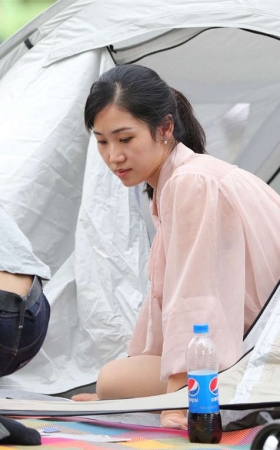 No1602 甜美温柔的女人，不想被人看到脱鞋后的精美长丝足