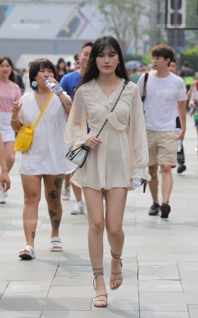 清秀美眉 [18P]