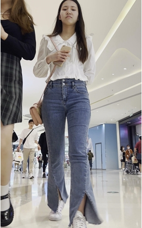 气质蓝色牛仔美女