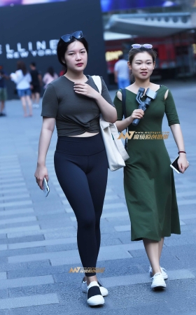紧身少妇 [24P]