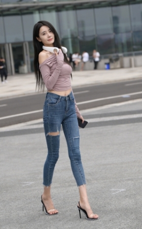苗条大长腿紧牛淑女