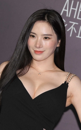 风情的性感美女 [22P]