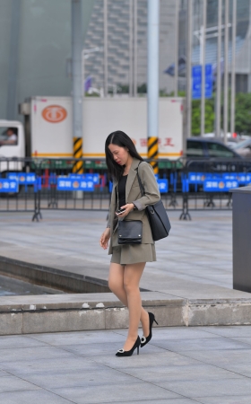 返工de肉丝短裙美女