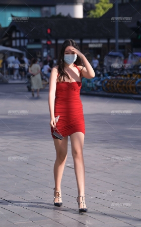 性感吊带裙小姐姐 [20P]