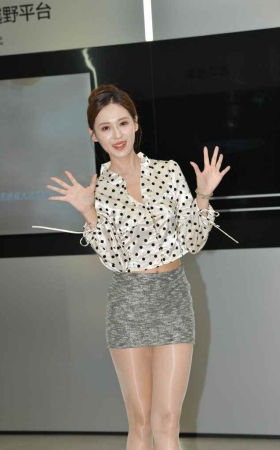 高挑甜美气质OL [169P1V-4.62GB]