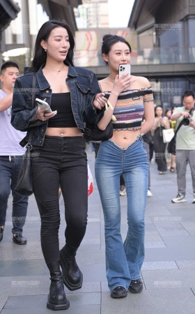 爱笑的牛仔裤小姐姐 [26P]