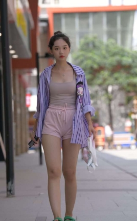 一始街拍作品  粉色女孩 [1132P1V-35.4GB]
