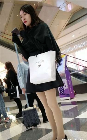 4k超清，气质短裙丝袜高跟文艺小清新美女
