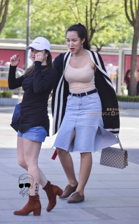低胸美女彰显魅力{2017-5-5-15p} [15P]