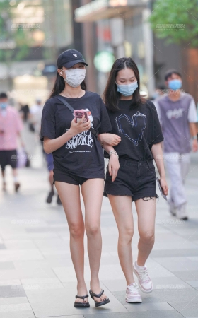 长腿热裤女孩 [19P]