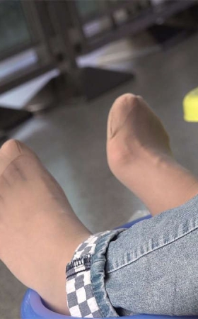紧身牛仔，丝袜美足
