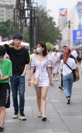 这屯胯好看~小姐姐迷人
