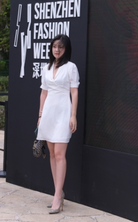 美腿俩闺蜜