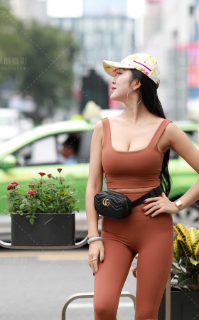你把我灌醉--棕红色瑜伽裤美**