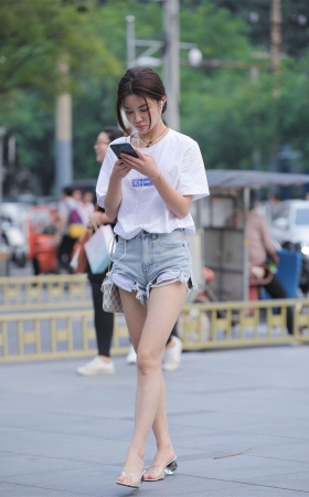 摄神街拍作品 - 这热裤看得我热血沸腾
