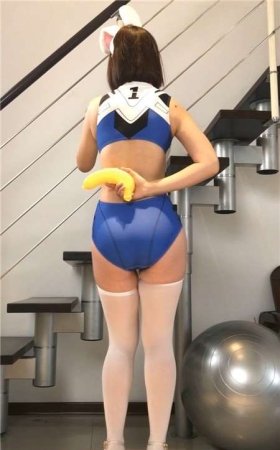超近短衣短裤长筒丝袜美女热舞 [243 MB]