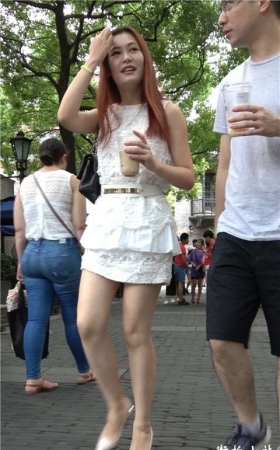 4K 性感身材街拍高跟短裙美女姐姐