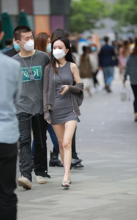 苗条的小姐姐