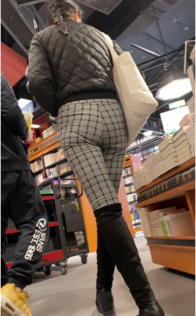 黑色高靴紧身裤小姐姐