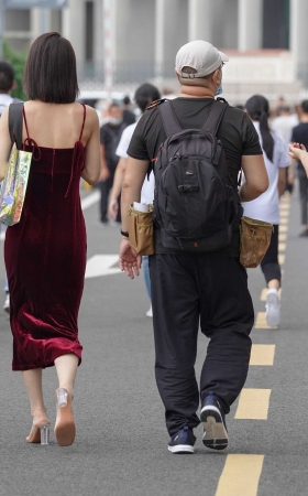 红裙气质美女 [16P]