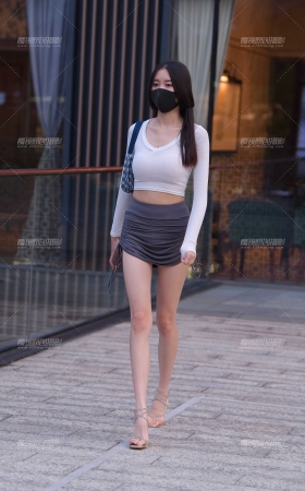 纤细美腿高跟的清秀女孩 [30P]