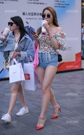 喝果茶的热裤长腿 [22P]